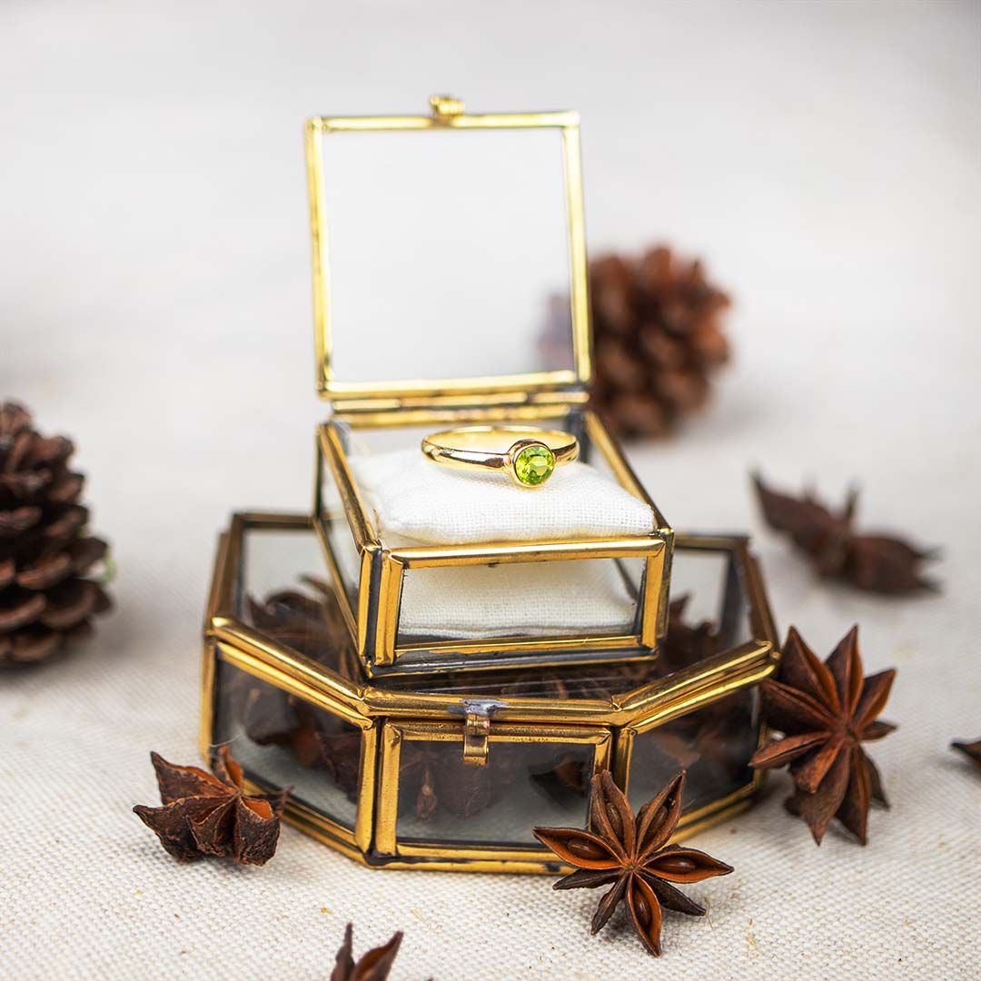 Una Peridot Ring Golden - Spirit of Liebs