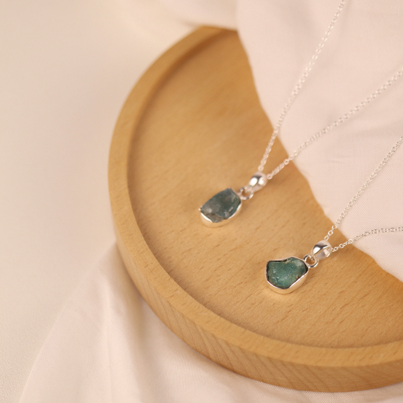Gaia Apatit Charm Silber