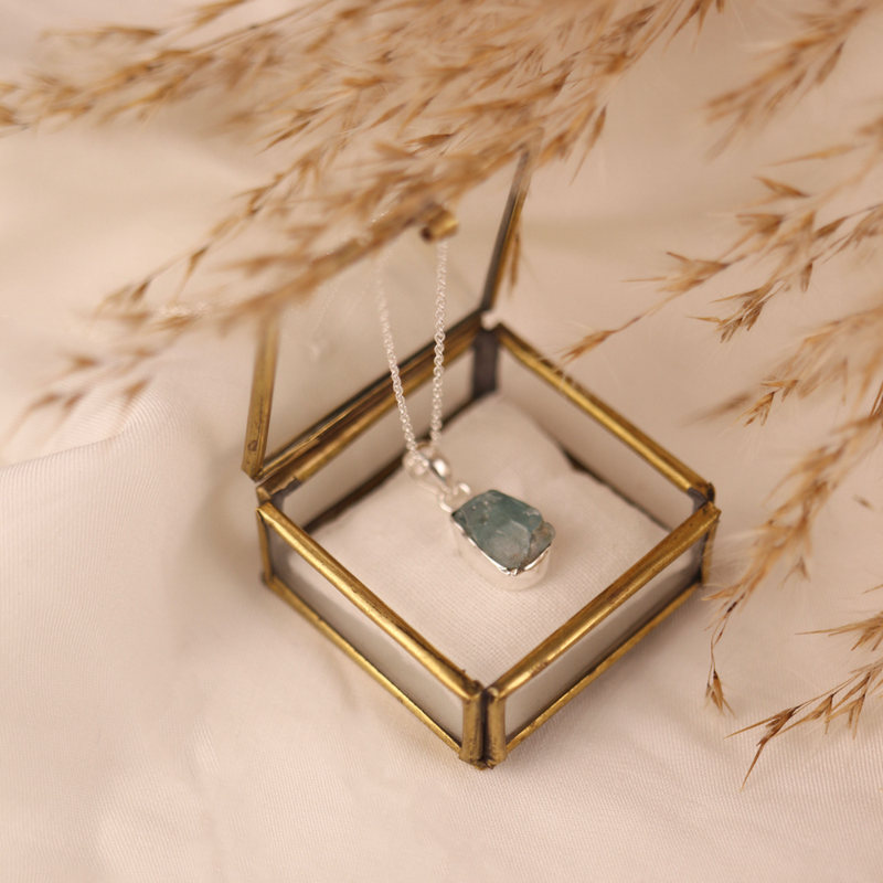 Gaia Apatit Charm Silber