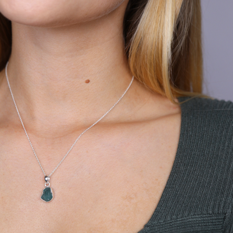 Gaia Apatit Charm Silber