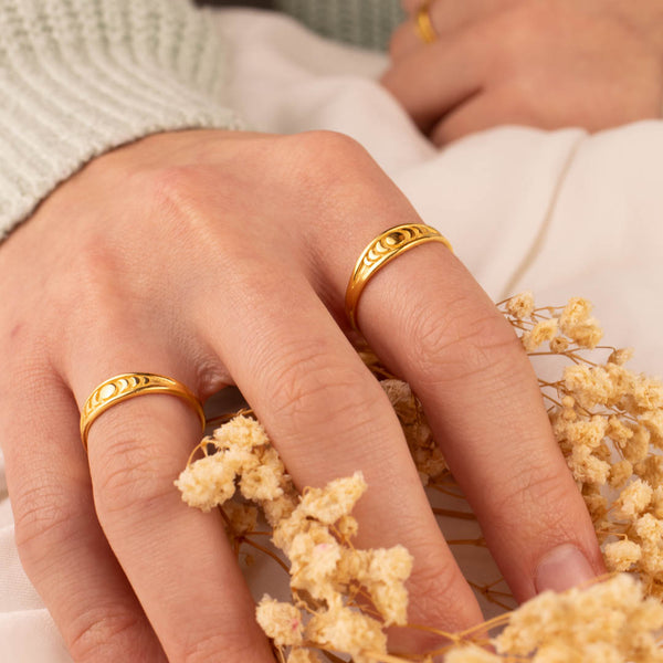 Moon and Back Ring Golden