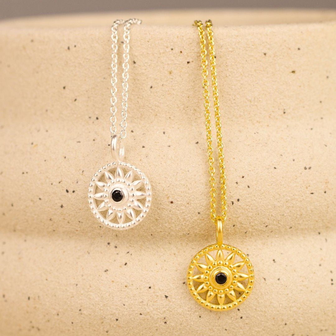 Elara Spinell Charm Silber