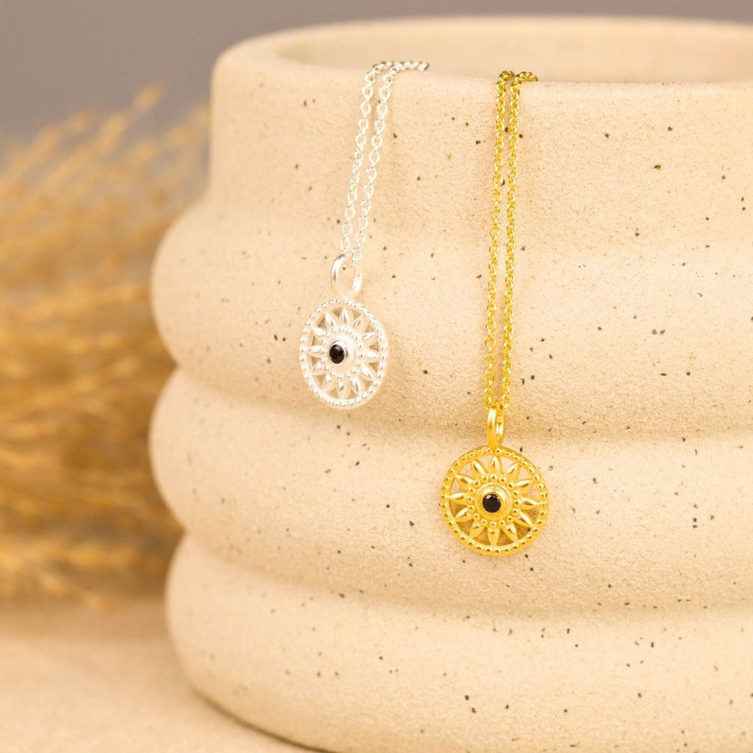 Elara Spinell Charm Golden