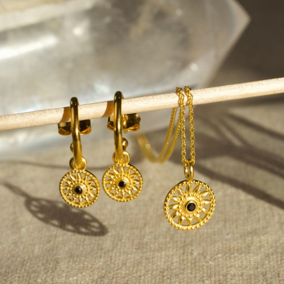 Elara Spinell Charm Golden