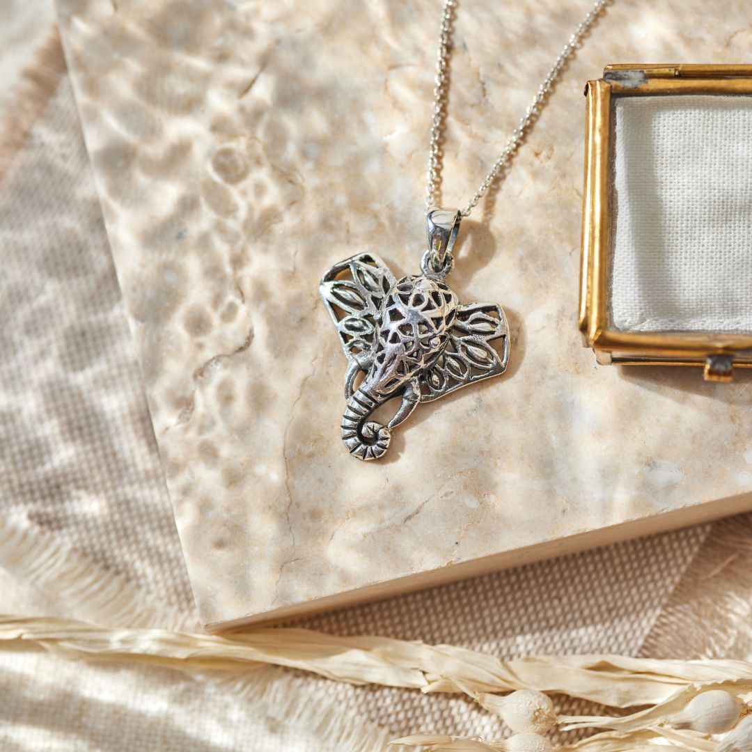 Aliya Charm Silber