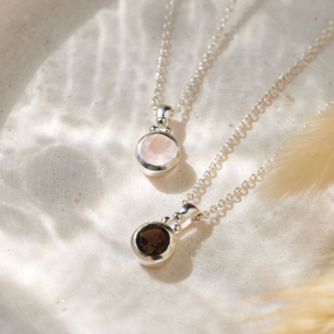 Ava Rosenquarz Charm Silber
