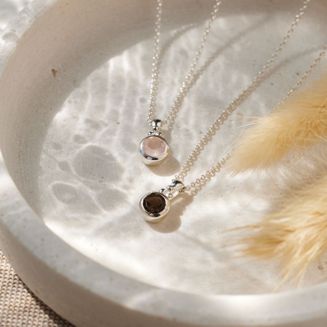 Ava Rosenquarz Charm Silber