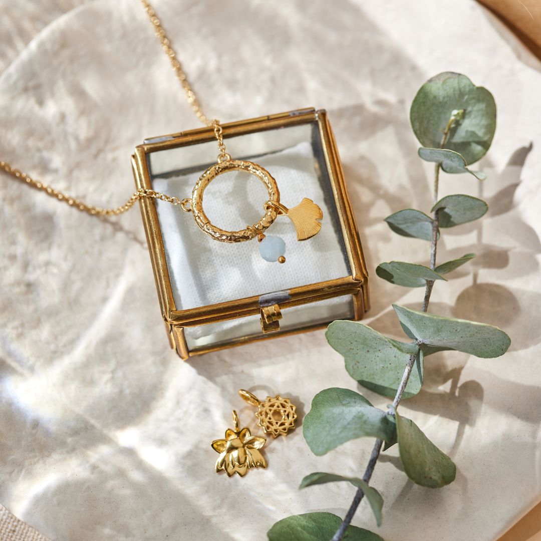 Cosmic Dot Aquamarin Charm Golden