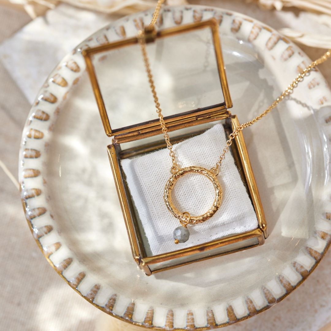 Cosmic Dot Labradorit Charm Golden