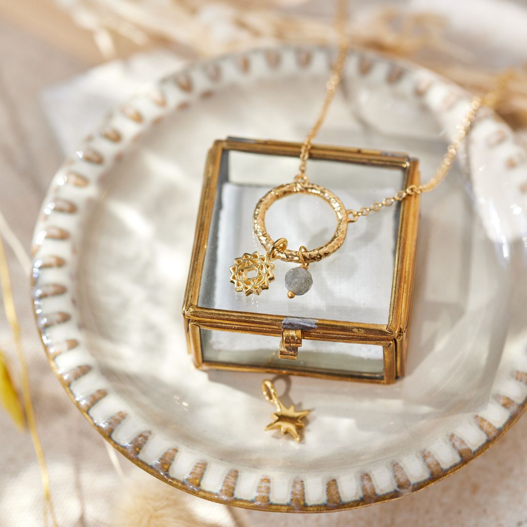 Cosmic Dot Labradorit Charm Golden