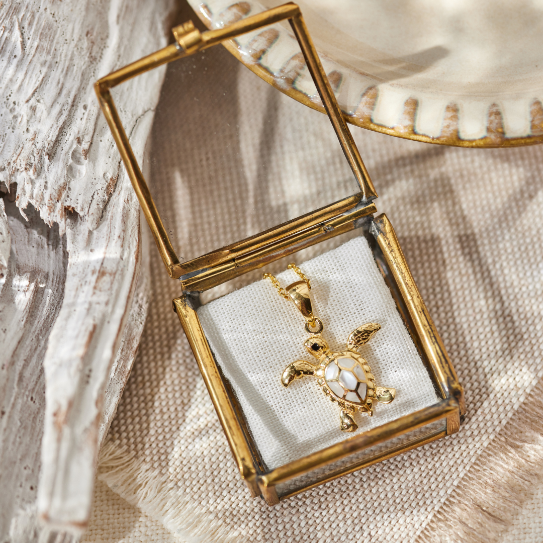 Esme Perlmutt Charm Golden