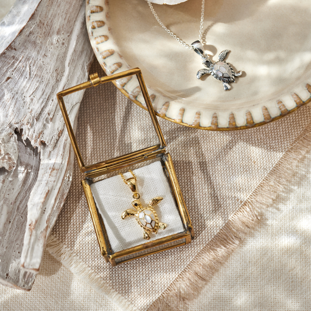 Esme Perlmutt Charm Golden