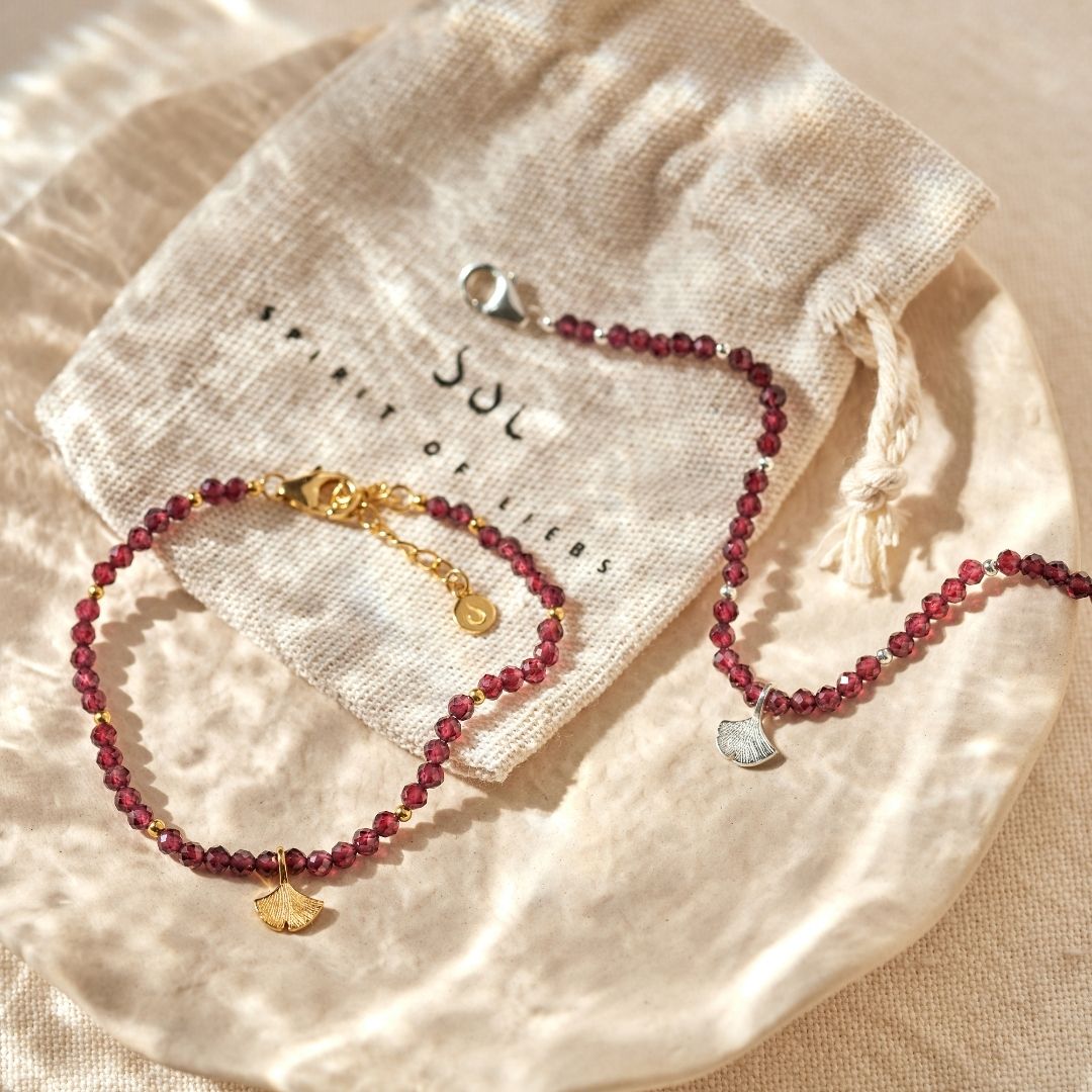 "Graceful. Grounded. Powerful" Ginkgo Armband Golden