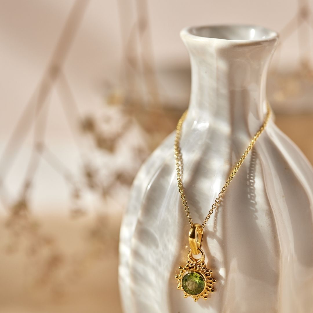 Indische Sonne Peridot Charm Golden