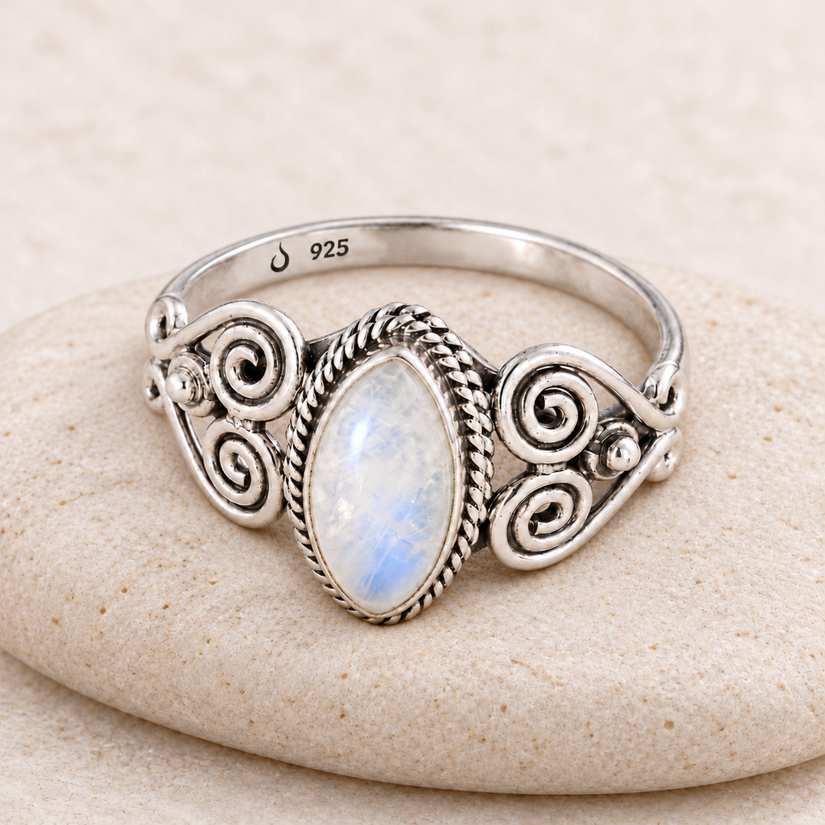 Namaste Mondstein Ring Silber