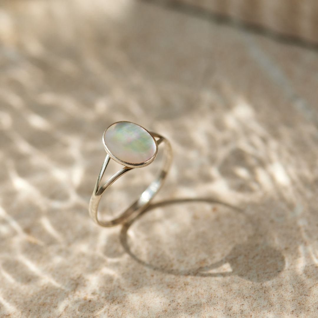 Aries Weißes Perlmutt Ring Silber