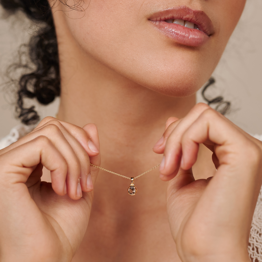 Ava Rauchquarz Charm Golden