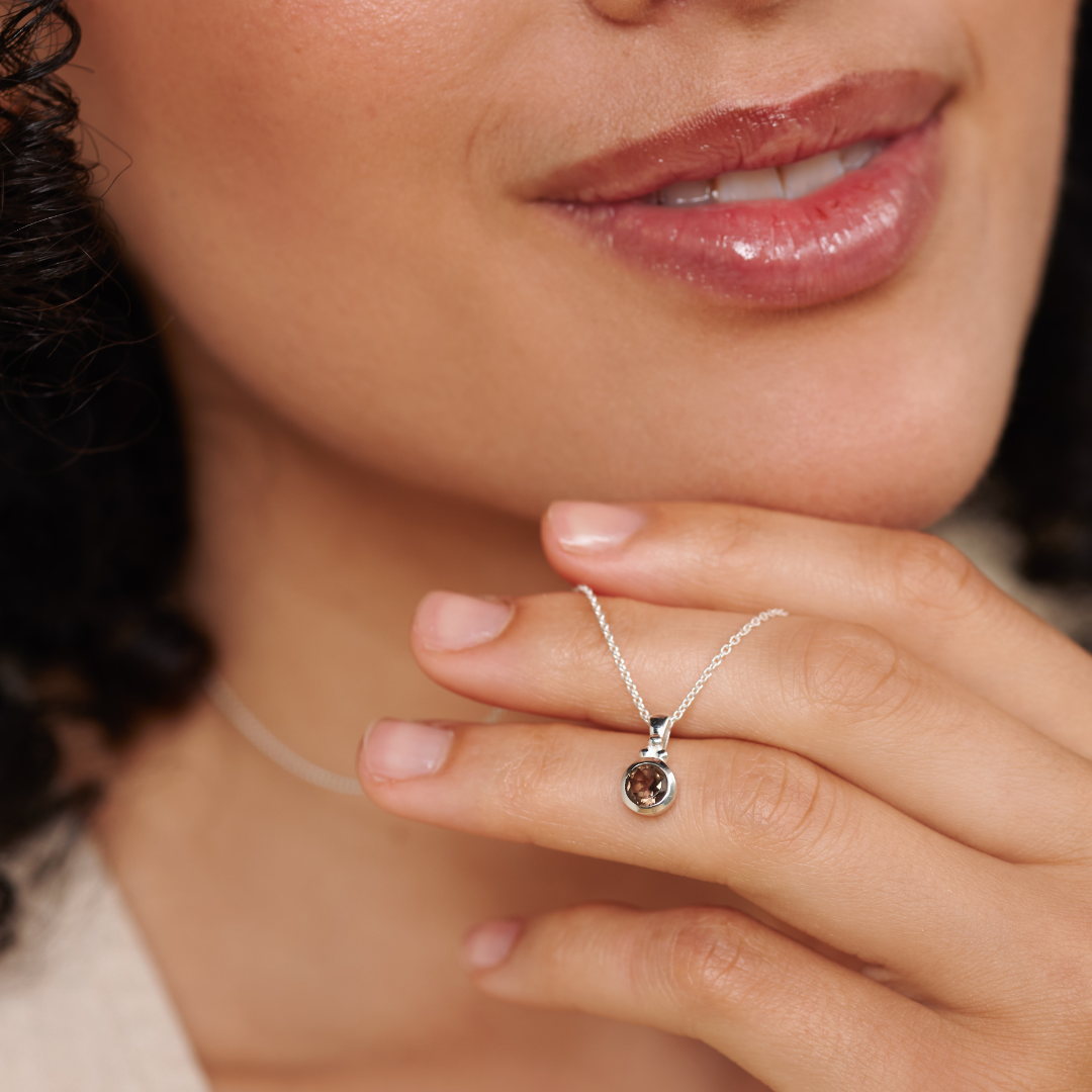 Ava Rauchquarz Charm Silber
