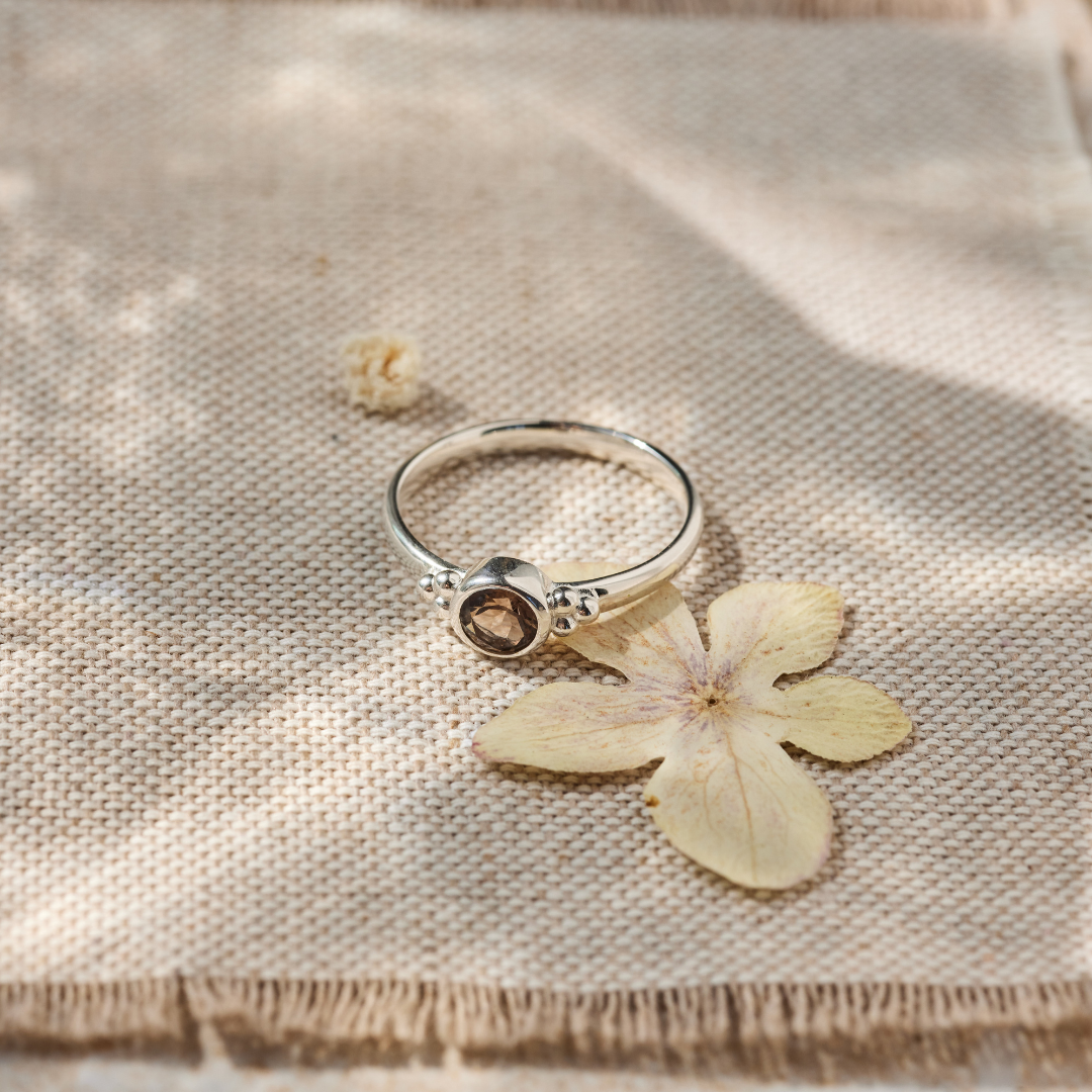 Ava Rauchquarz Ring Silber