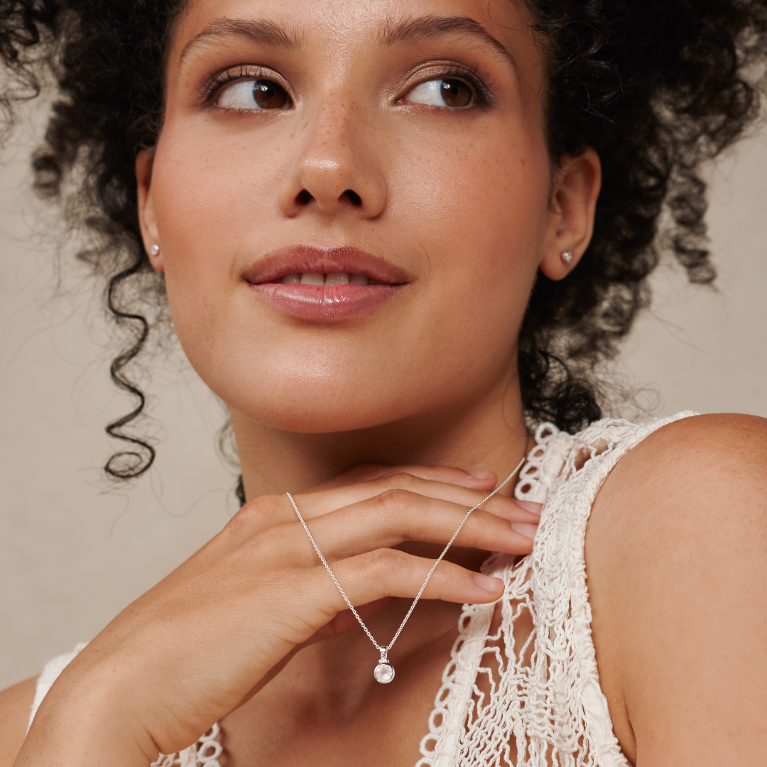 Ava Rosenquarz Charm Silber