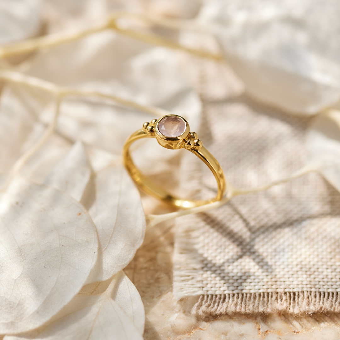 Ava Rosenquarz Ring Golden