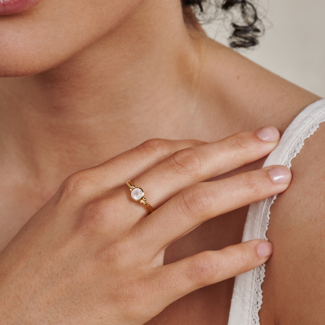 Ava Rosenquarz Ring Golden