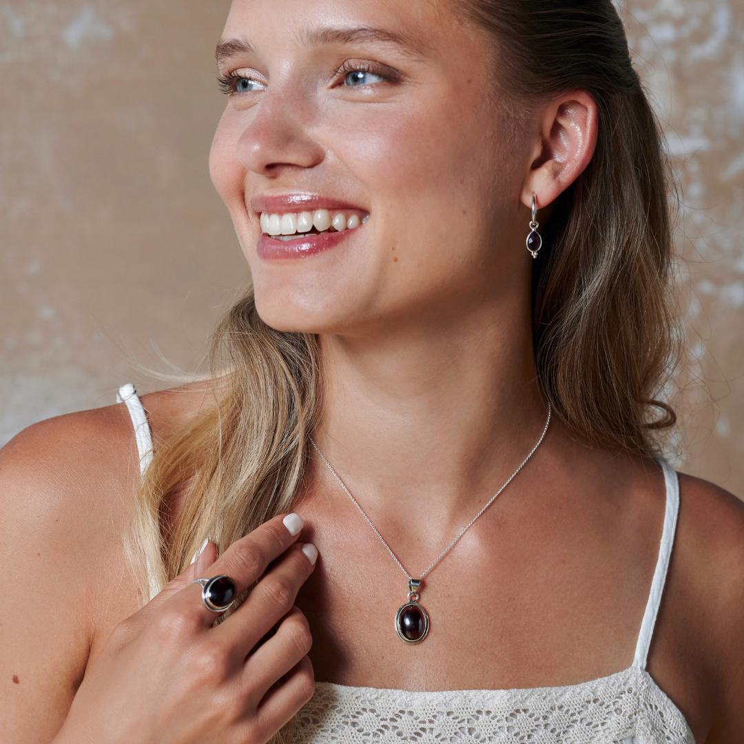 Aylin Granat Charm Silber