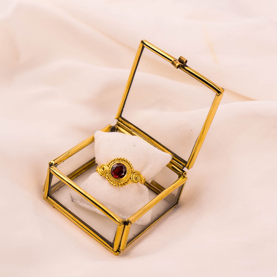 Dara Granat Ring Golden - Spirit of Liebs