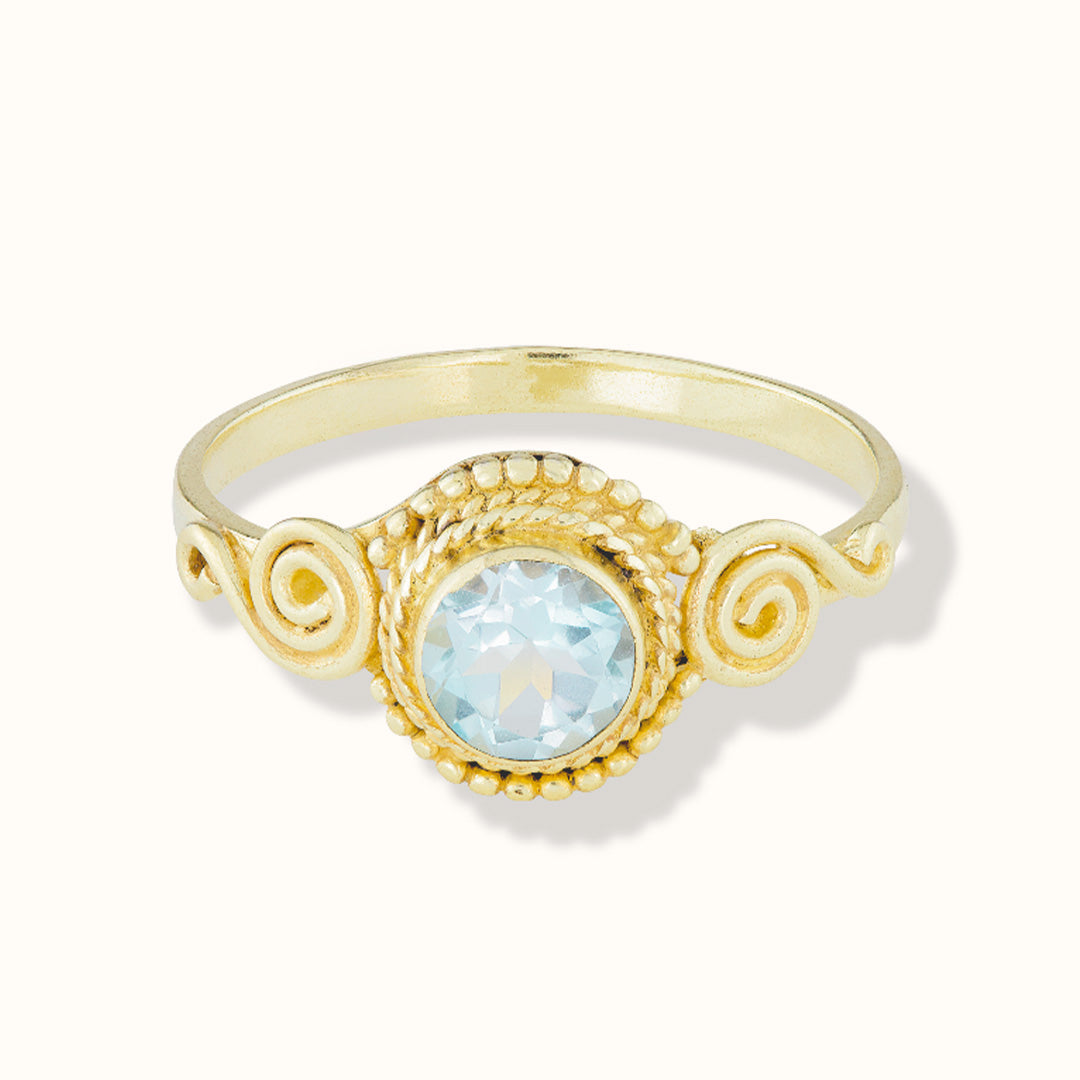 Dara Topas Ring Golden