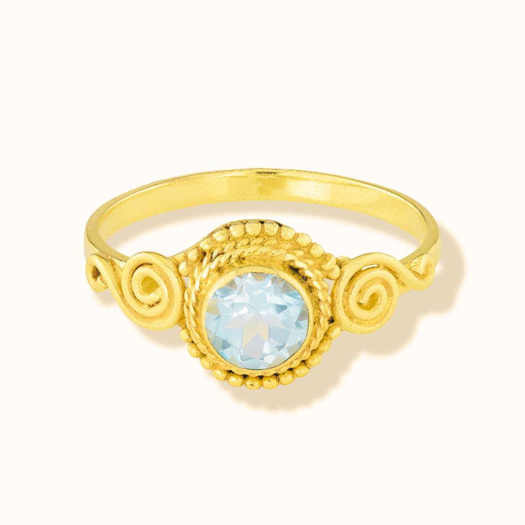 Dara Topas Ring Golden