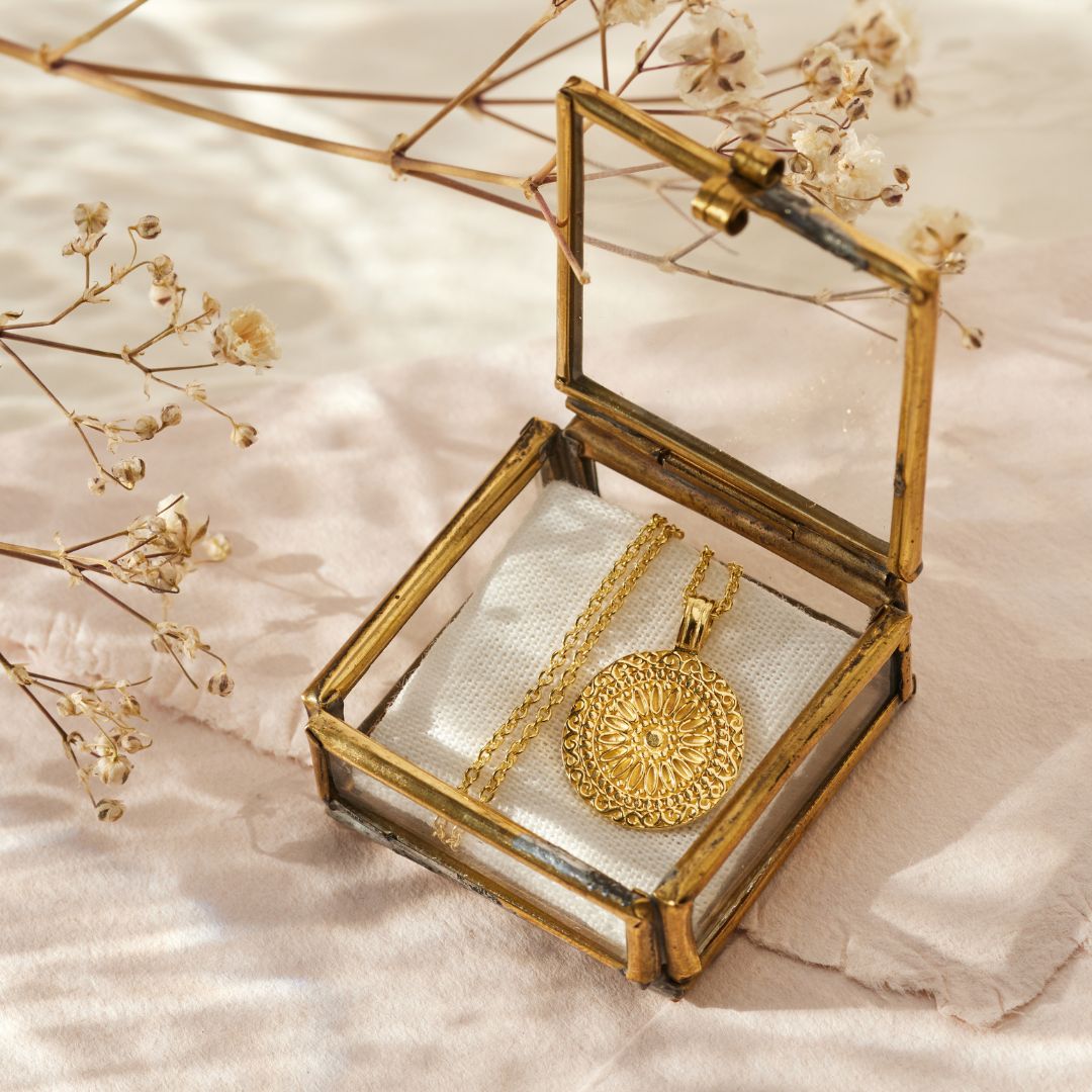 Delilah Charm Golden