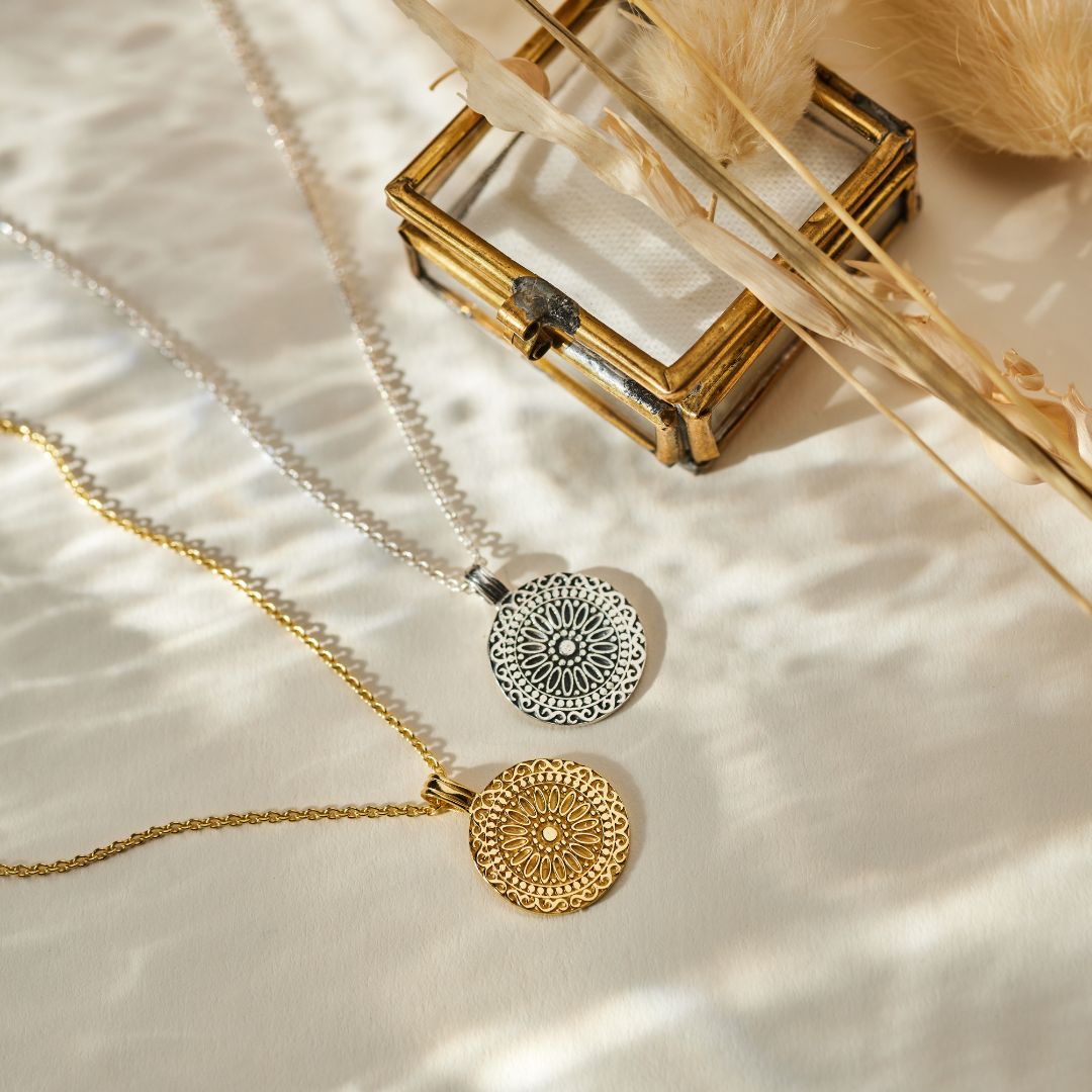 Delilah Charm Golden