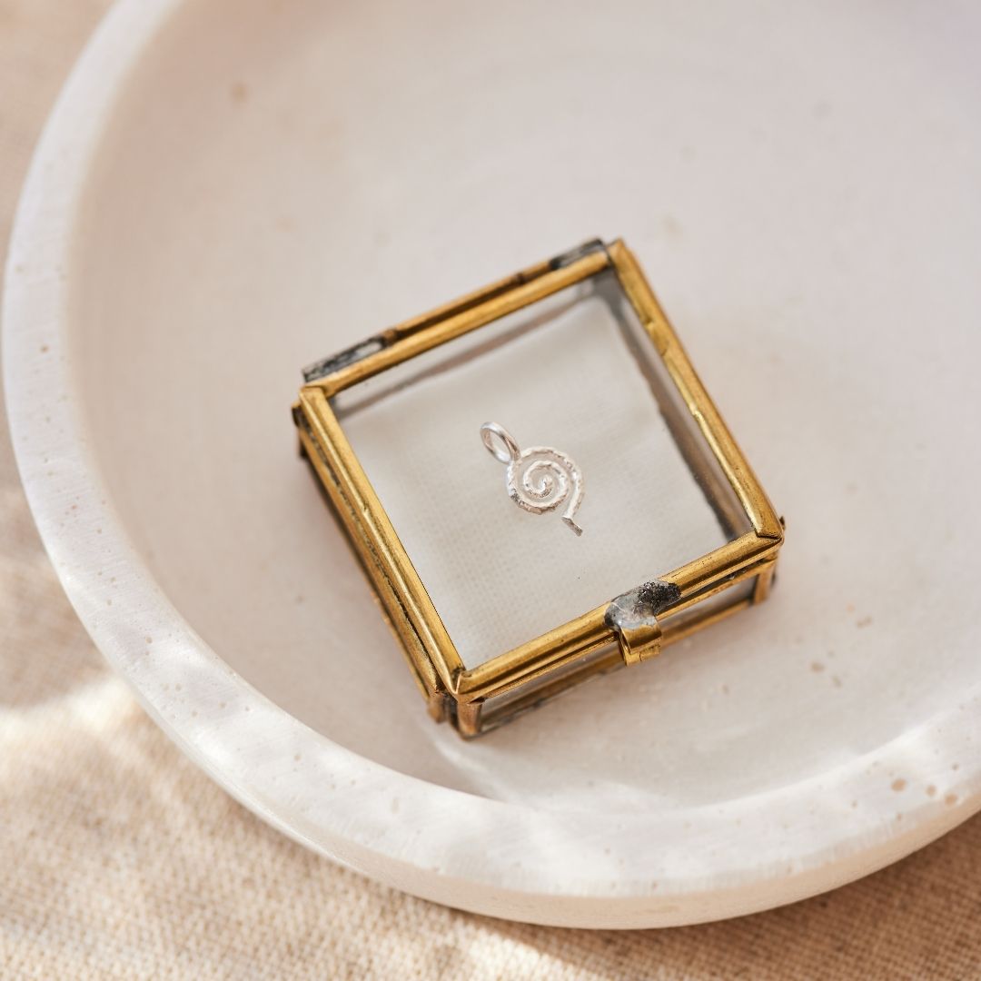 "Echoes of the Universe" Spiral Charm Silber