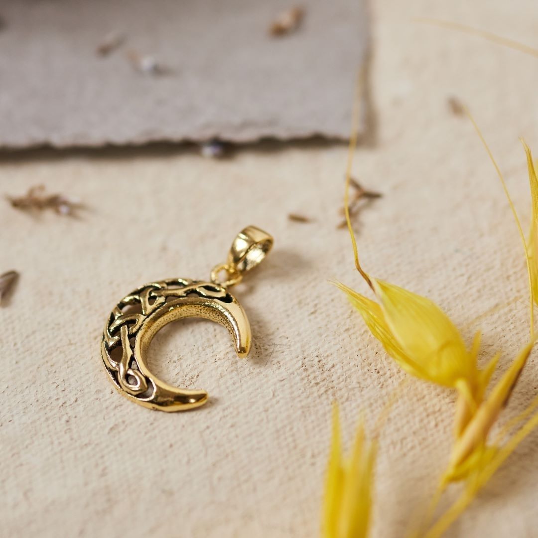 Hera Charm Golden