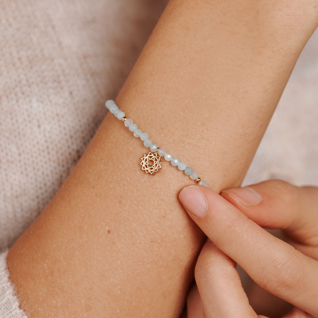 "I embrace serenity" Aquamarin Armband Golden