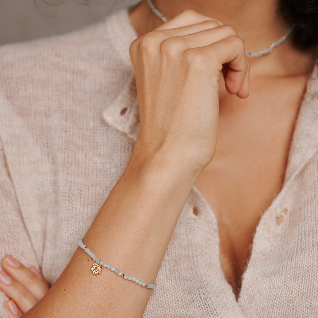 "I embrace serenity" Aquamarin Armband Golden