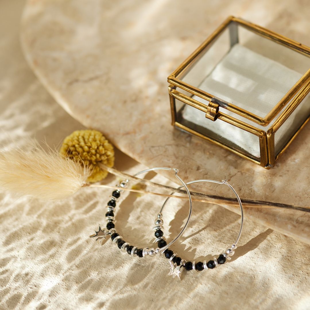 "I feel protected" Onyx Hoops Silber