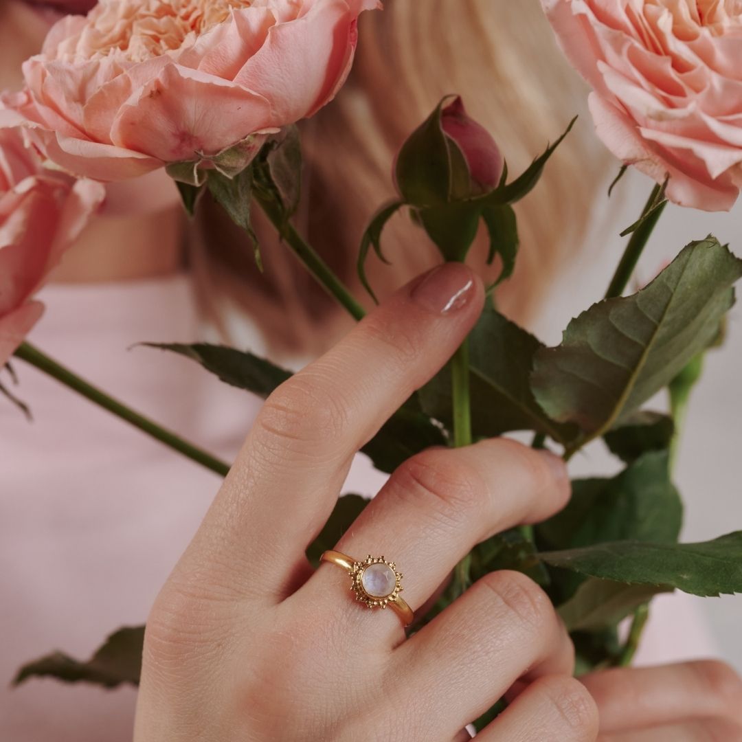 Indische Sonne Mondstein Ring Golden