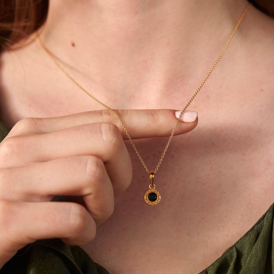Inka Onyx Charm Golden