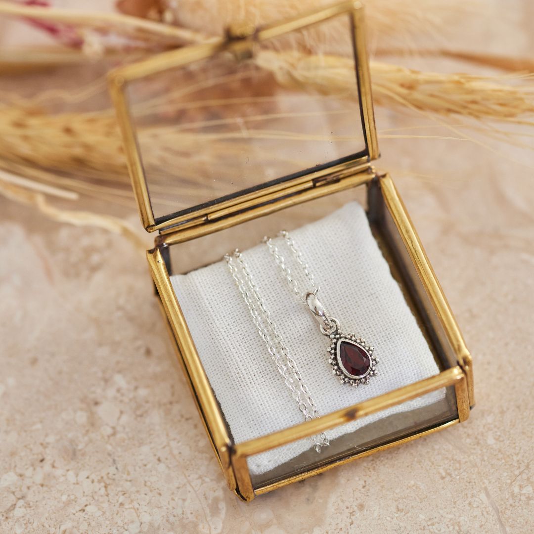 Lina Granat Charm Silber