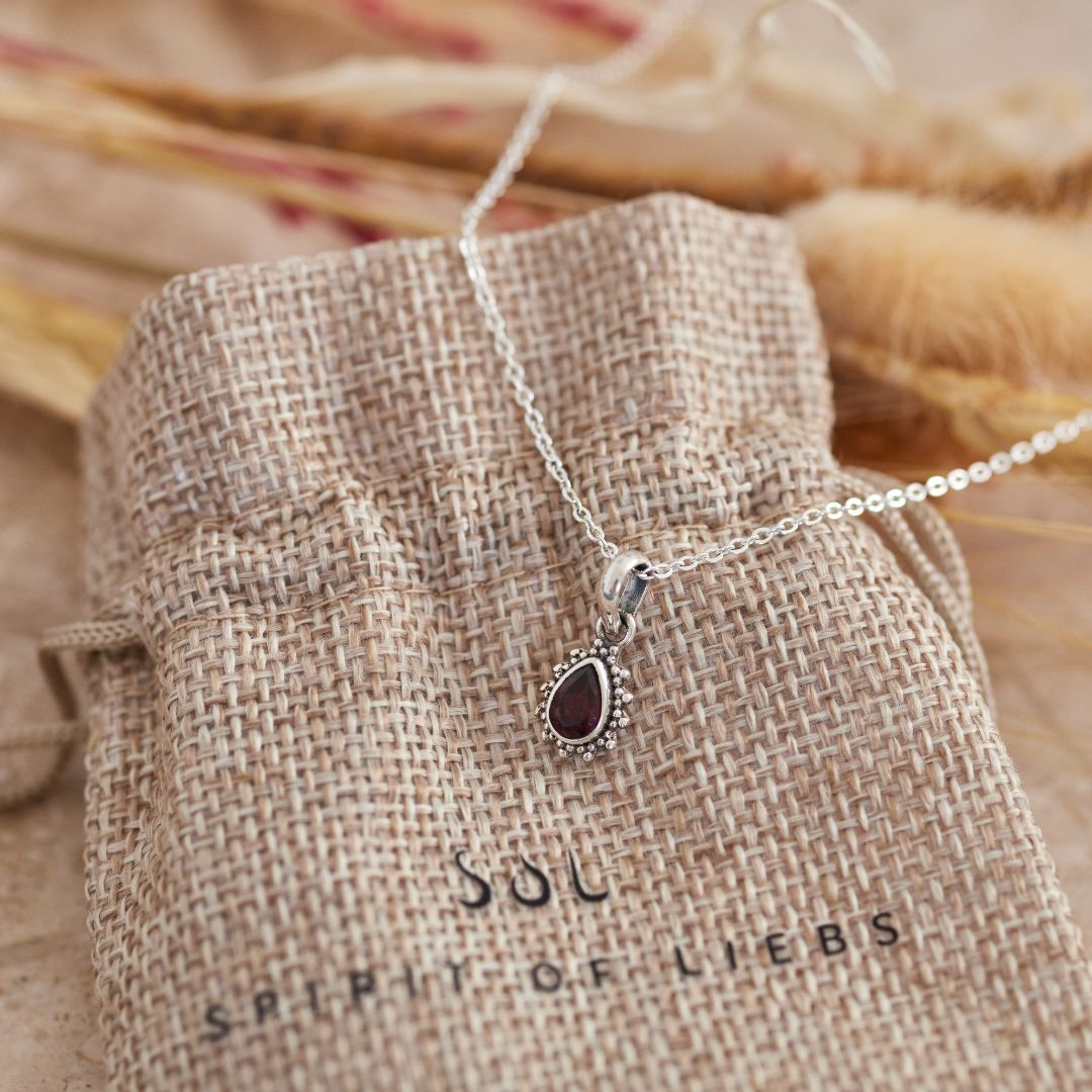 Lina Granat Charm Silber