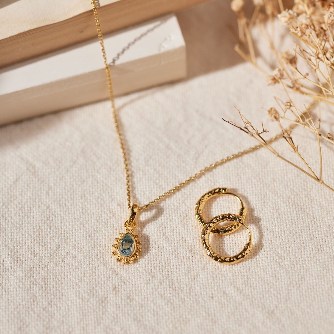 Lina Topas Charm Golden