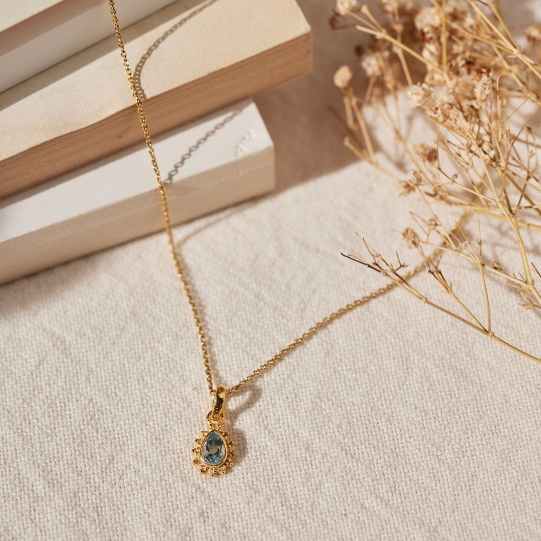 Lina Topas Charm Golden
