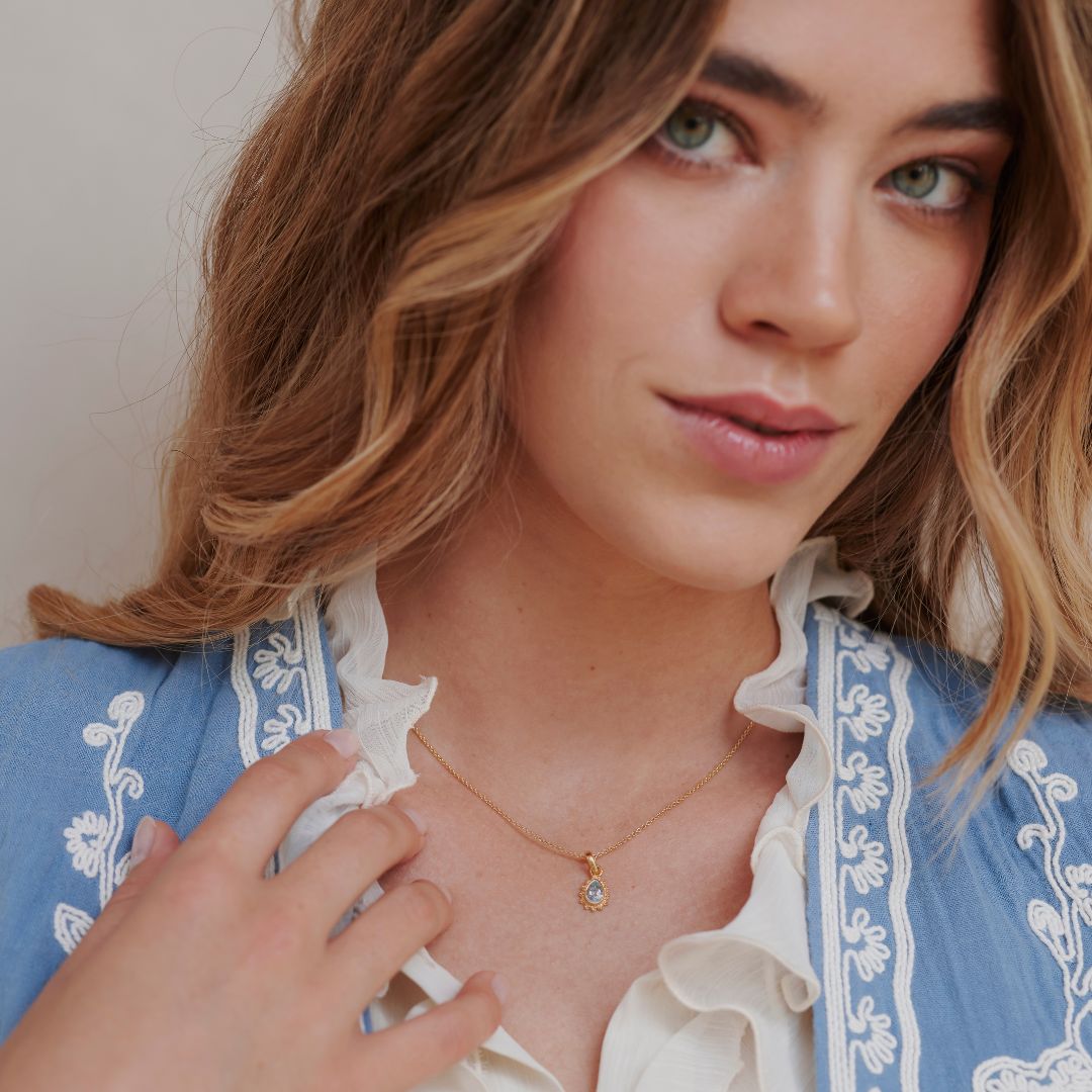 Lina Topas Charm Golden