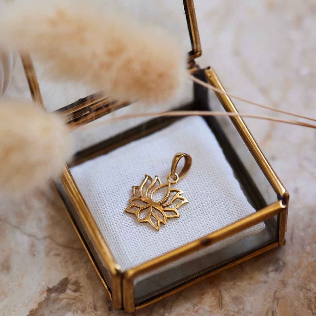 Lotus Charm Golden