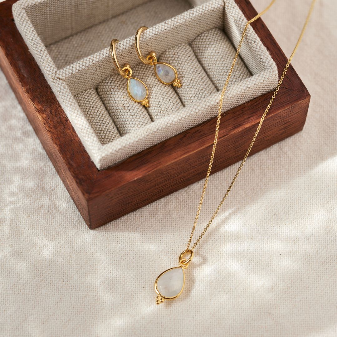 Luna Mondstein Hoops Golden
