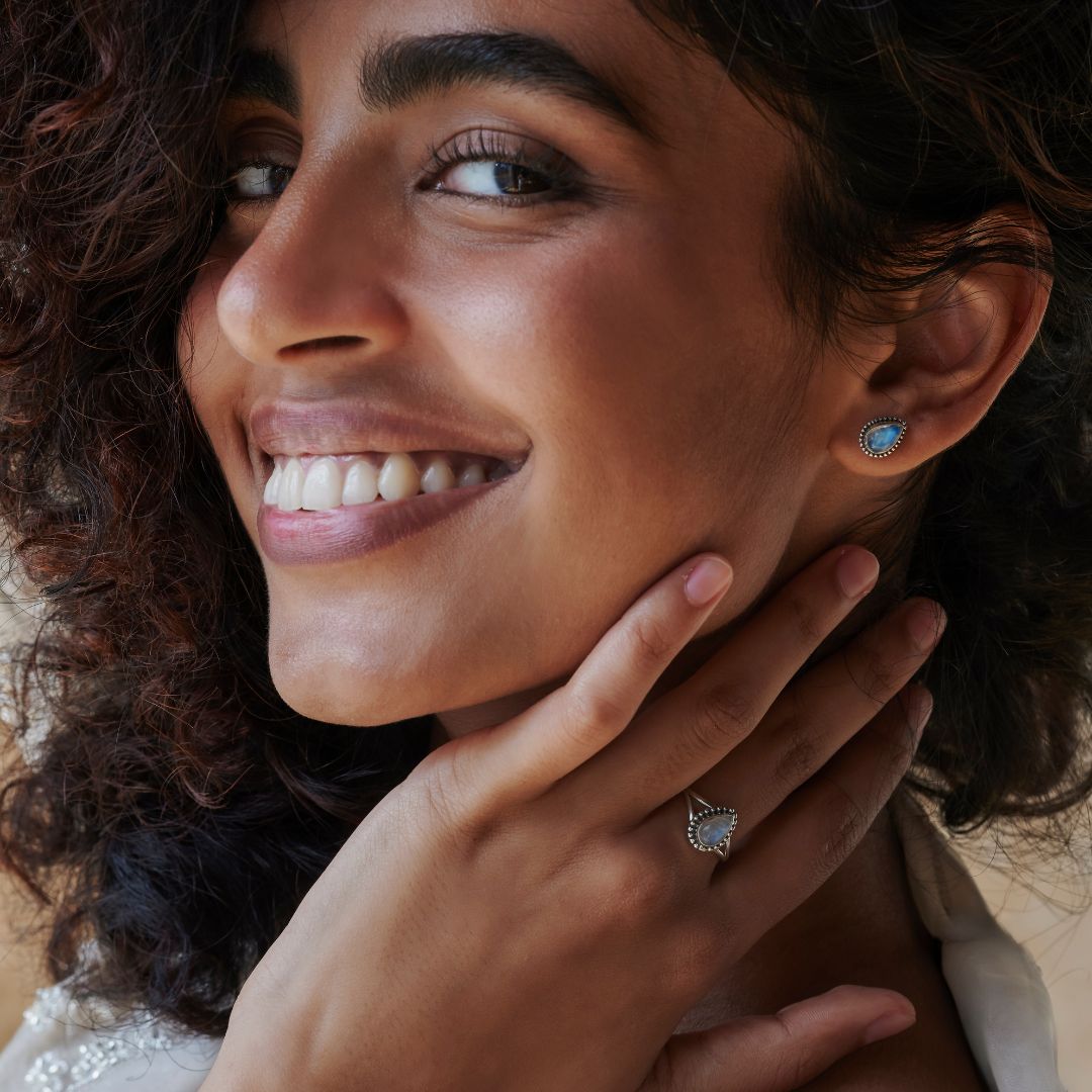 Maris Ohrstecker und Ring Silber Set