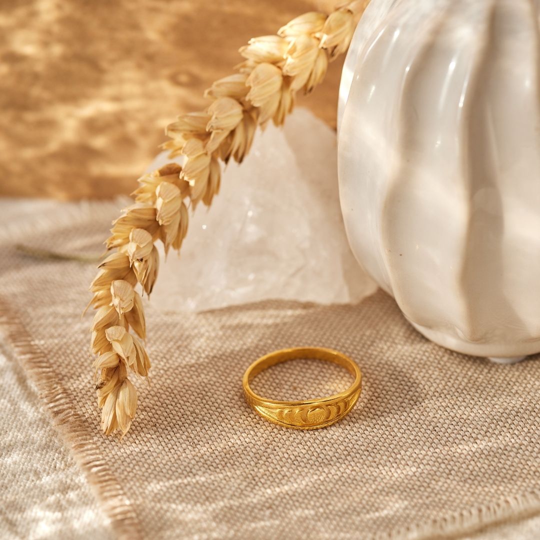 Moon and Back Ring Golden