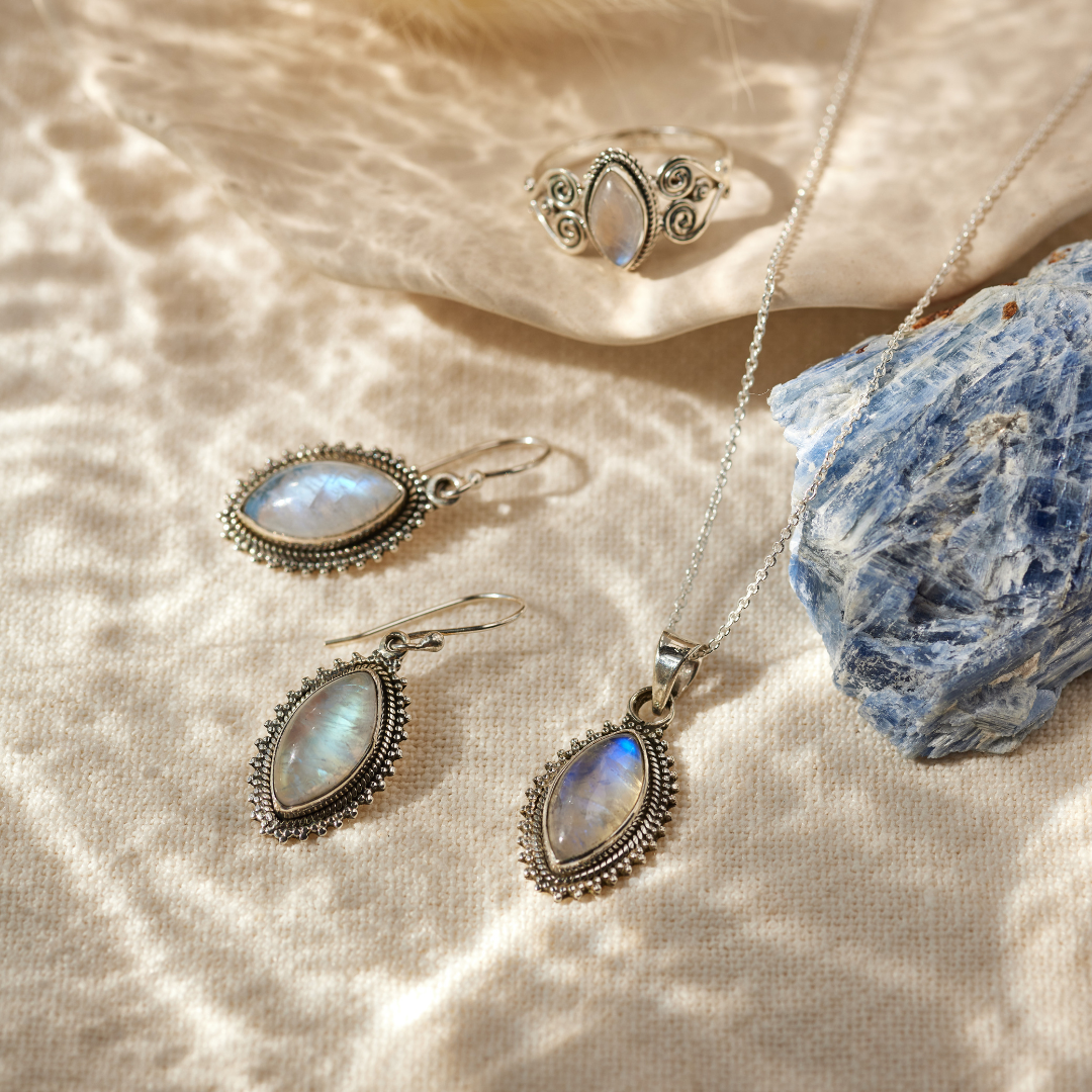 Namaste Mondstein Silber Set