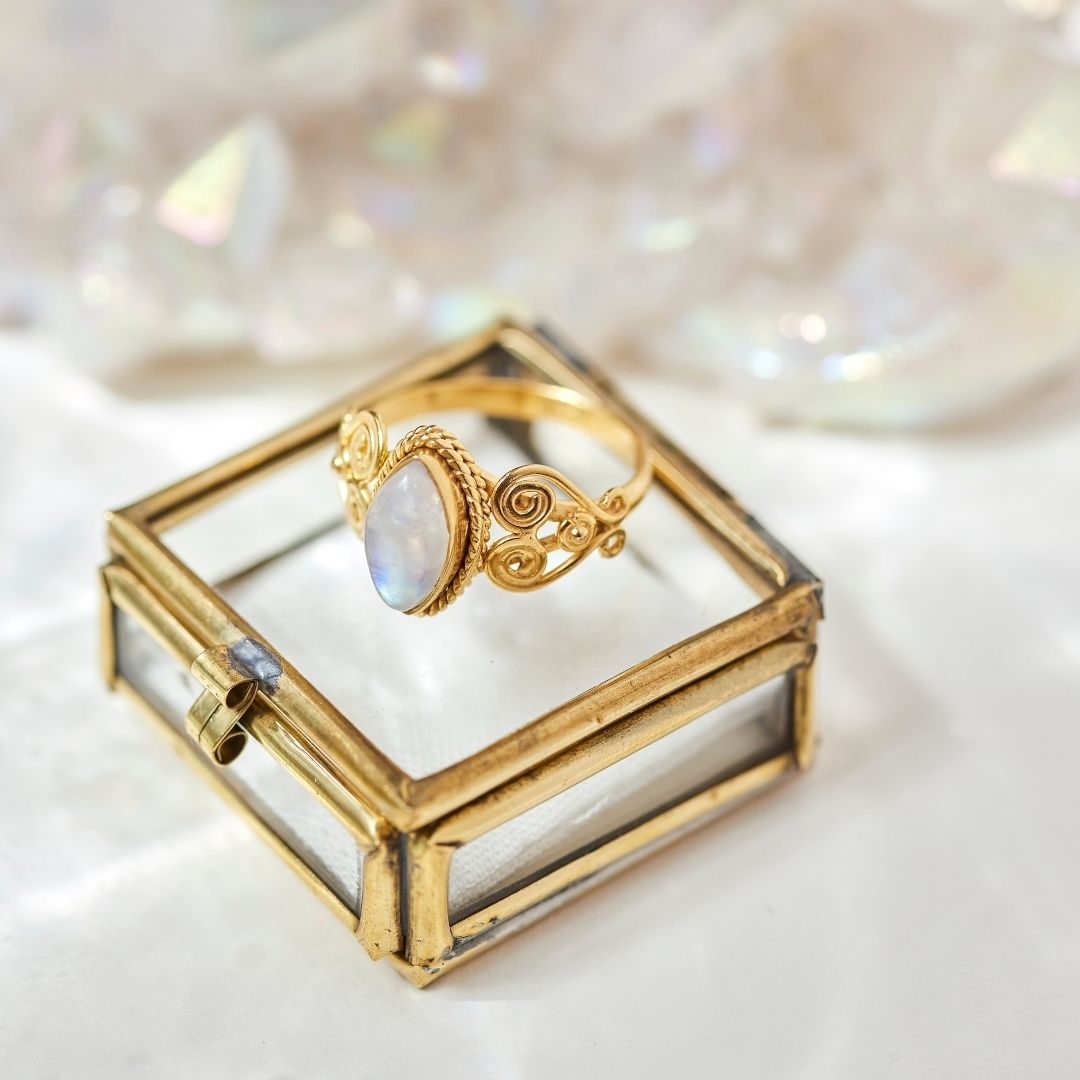 Namaste Mondstein Ring Golden